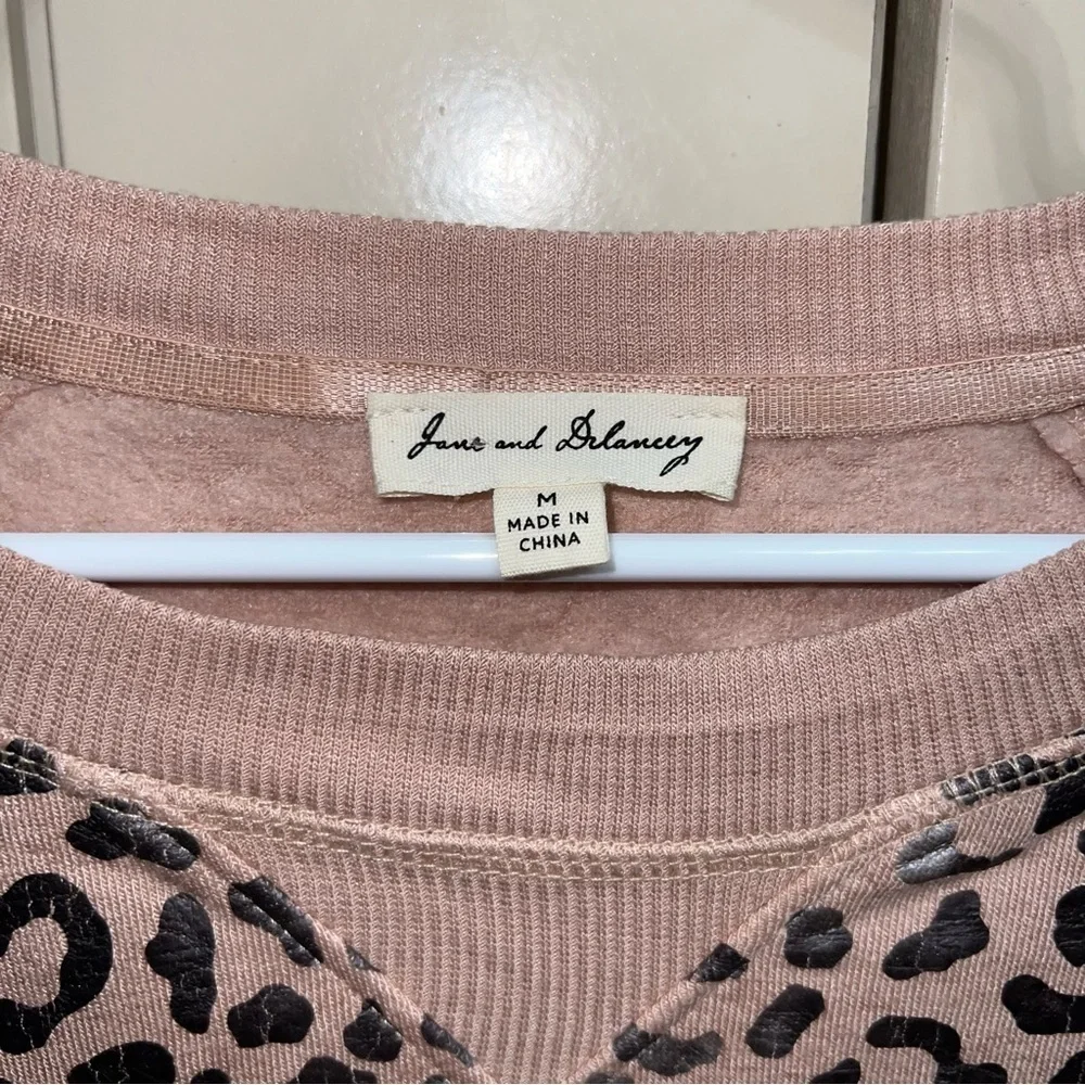 Jane and Delancey Blush Pink Cheetah Print Soft Sweatshirt Size Small - Picture 2 of 10